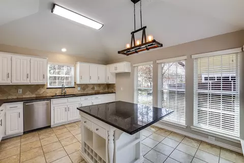 Kitchen - 4129 Hackmore Loop, Irving, TX 75061 photo 1 of 4