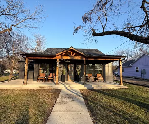 1605 S Houston St, Kaufman, TX 75142