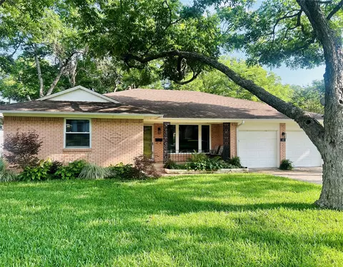 8306 Stonycreek Dr, Dallas, TX 75228