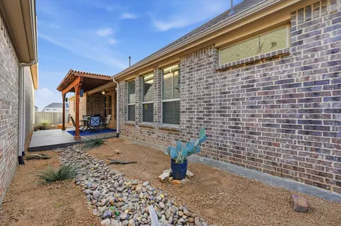 Exterior - 813 8th St, Argyle, TX 76226 photo 4 of 11