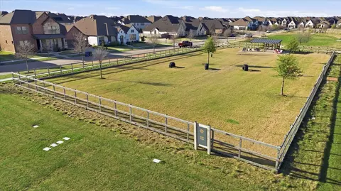 View/Area - 813 8th St, Argyle, TX 76226 photo 2 of 4