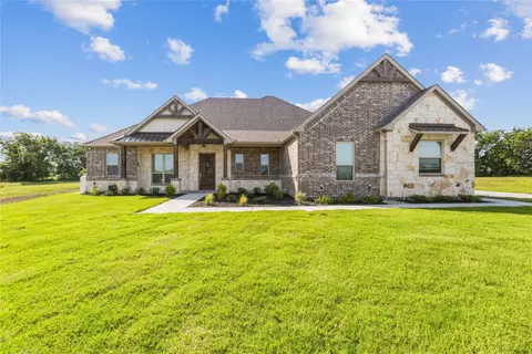 8400 Stallion Dr, Godley, TX 76044