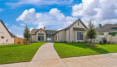 38 Pinehurst Dr, Woodway, TX 76712