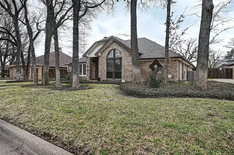 1916 Mill Run Dr, Arlington, TX 76006
