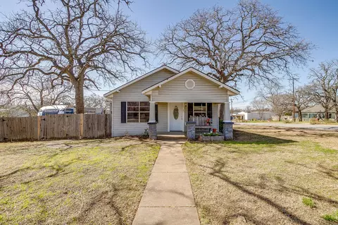 1215 N Elm St, Weatherford, TX 76086