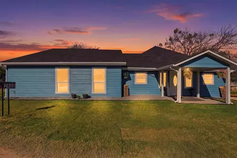 2808 Sky Harbour Dr, Granbury, TX 76049