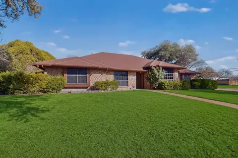 922 S Greenstone Ln, Duncanville, TX 75137
