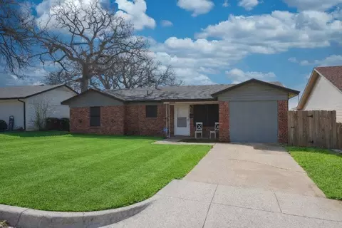 5508 Patton Dr, Fort Worth, TX 76112