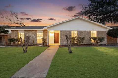 1926 Rambling Ridge Ln, Carrollton, TX 75007