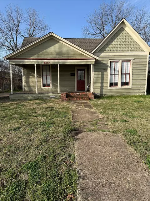 607 NW Main St, Ennis, TX 75119
