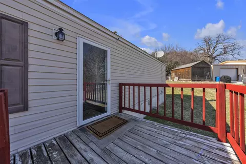 220 Country Side Ct, Springtown, TX 76082