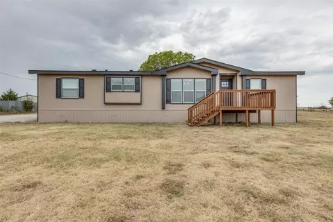 288 Strawberry Ln, Rhome, TX 76078