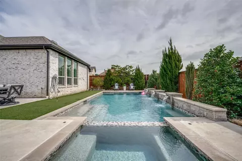 805 Haverford Ln, Lantana, TX 76226