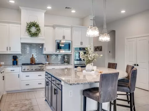 1044 Myers Park Trl, Roanoke, TX 76262