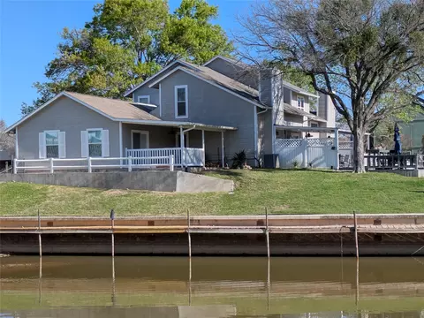 688 Harbor Dr N, Azle, TX 76020