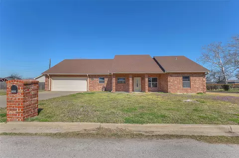 300 W Mcafee St, Mabank, TX 75147
