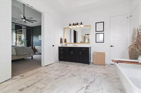 Bath - 582 Broadleaf Way, Haslet, TX 76052 photo 4 of 7
