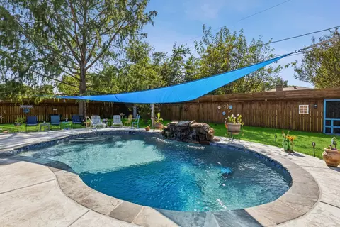 613 Reeves Ln, Kennedale, TX 76060