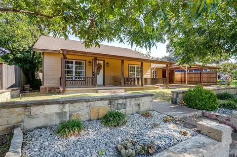 203 E 7th St, Weatherford, TX 76086