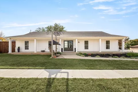 1706 Dunn St, Grapevine, TX 76051