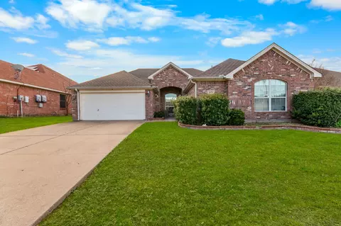 1631 Nashwood Dr, Grand Prairie, TX 75051