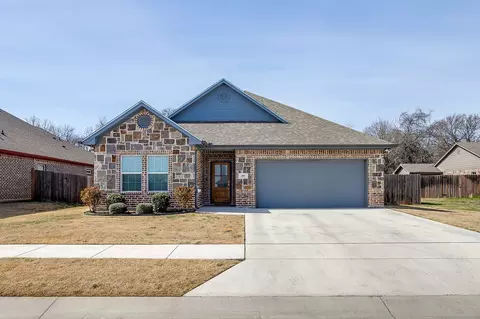 409 Titus Dr, Springtown, TX 76082