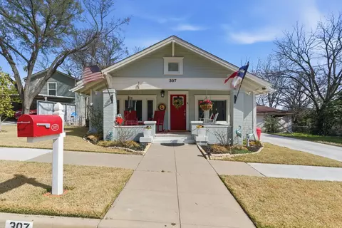 307 S Brazos St, Weatherford, TX 76086