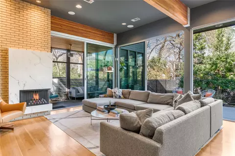 830 Kessler Woods Trl, Dallas, TX 75208