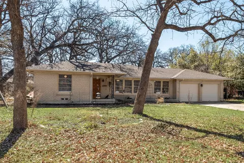 1610 Laurelwood Dr, Denton, TX 76209