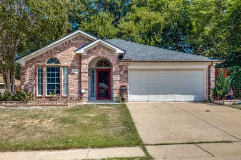 5005 Bradley Ln, Arlington, TX 76017