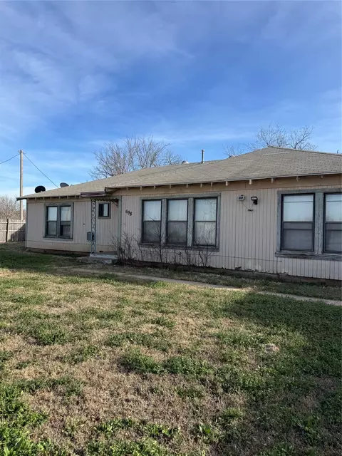 698 E Goeth St, Lueders, TX 79533