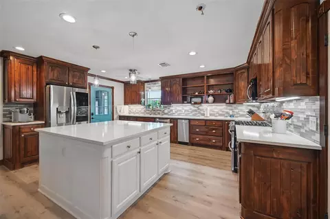 Kitchen - 2800 E Fm 4, Cleburne, TX 76031 photo 4 of 5