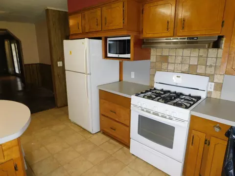Kitchen - 214 Springhill Airport Loop, Springhill, LA 71075 photo 3 of 3
