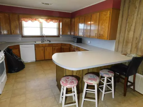 Kitchen - 214 Springhill Airport Loop, Springhill, LA 71075 photo 1 of 3