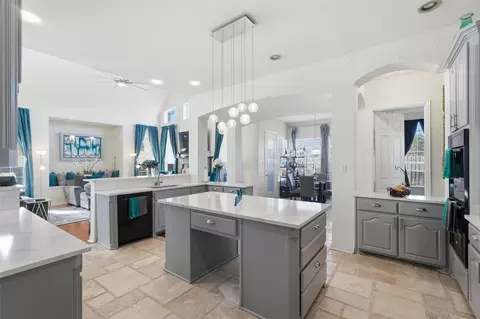 645 Ten Mile Dr, Desoto, TX 75115
