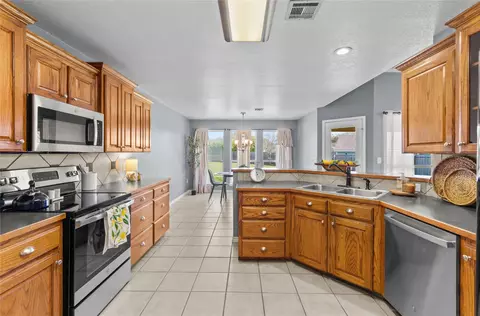 Kitchen - 401 Greystone Dr, Lorena, TX 76655 photo 3 of 4