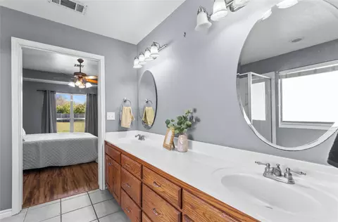 Bath - 401 Greystone Dr, Lorena, TX 76655 photo 3 of 4