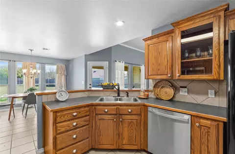 Kitchen - 401 Greystone Dr, Lorena, TX 76655 photo 4 of 4