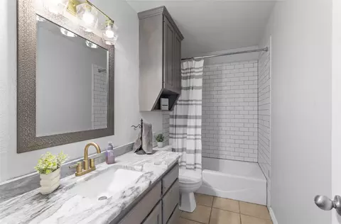 Bath - 401 Greystone Dr, Lorena, TX 76655 photo 4 of 4