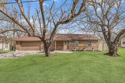 308 Alameda Rd, Azle, TX 76020