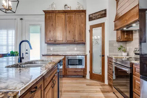 250 Alondrita St, Celeste, TX 75423