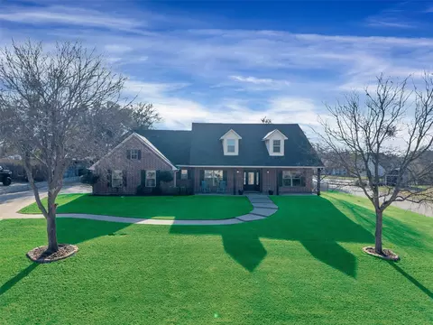 121 Heritage Pl, Glen Rose, TX 76043