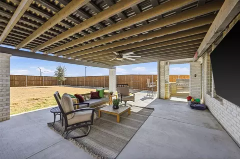 10545 Landry Bluff Ln, Fort Worth, TX 76126
