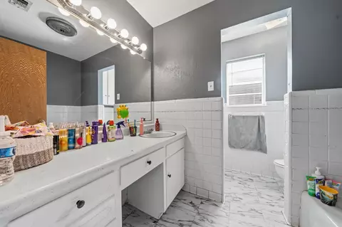 Bath - 104 Beard Dr, Itasca, TX 76055 photo 1 of 3
