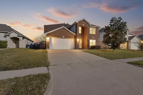 7815 Regent Dr, Arlington, TX 76001