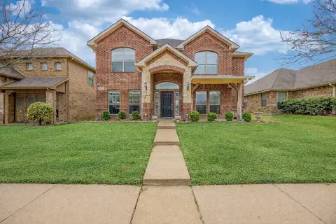 305 Village Dr, Red Oak, TX 75154