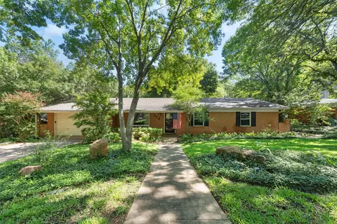 319 Sharron Dr, Woodway, TX 76712