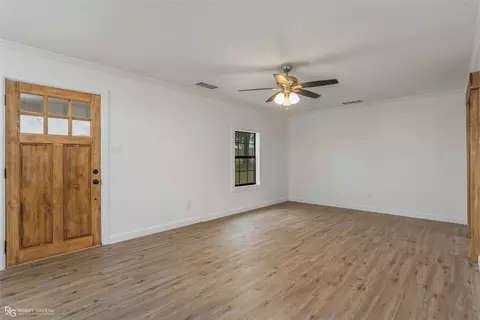 Living - 16242 Highway 157, Benton, LA 71006 photo 1 of 4