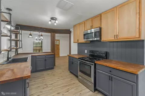 Kitchen - 16242 Highway 157, Benton, LA 71006 photo 4 of 4