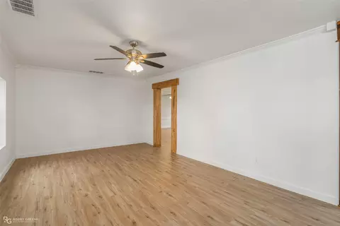 Living - 16242 Highway 157, Benton, LA 71006 photo 2 of 4